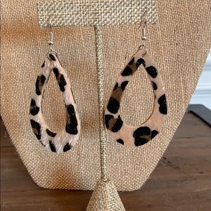 Animal print fur teardrop earrings